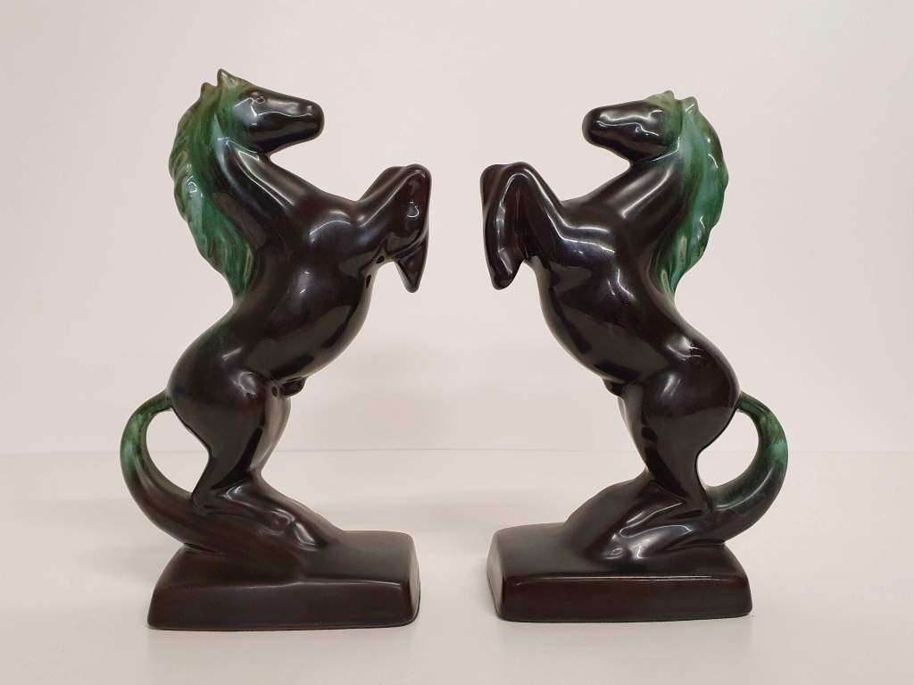 Paar Pferde "Blue Mountain Pottery Canada"